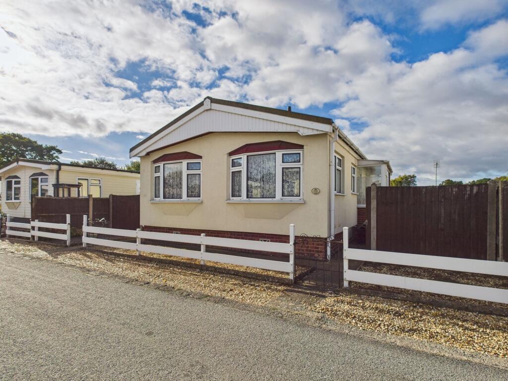 Main image of property: Parklands Mobile Homes, Scunthorpe, DN17