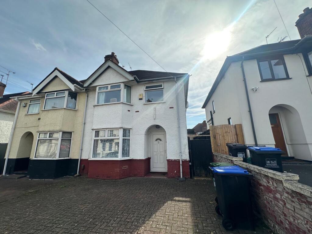 Main image of property: 14 Charlotte Street, CV31 3EB