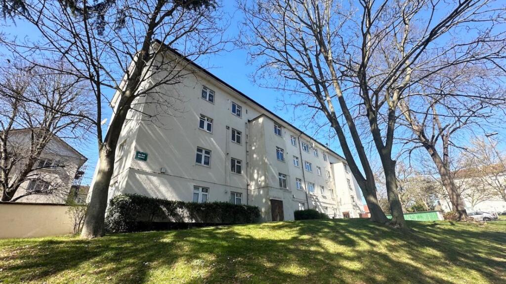 Main image of property: Flat , Abinger House, Kingsnympton Park, Kingston upon Thames
