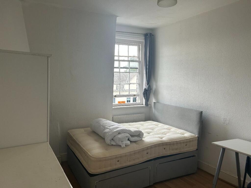 Main image of property: Kingston Hill, Kingston upon Thames, R2