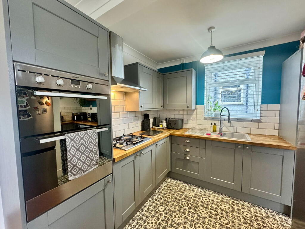 Main image of property: Mount Pleasant, Lowestoft, NR32 4JB