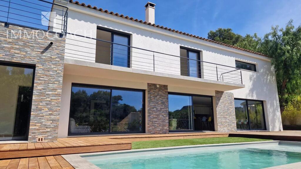 Main image of property: Provence-Alps-Cote d`Azur, Var, Carqueiranne