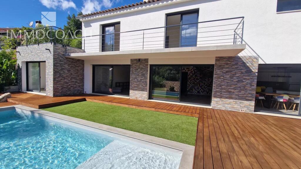 Main image of property: Provence-Alps-Cote d`Azur, Var, Carqueiranne