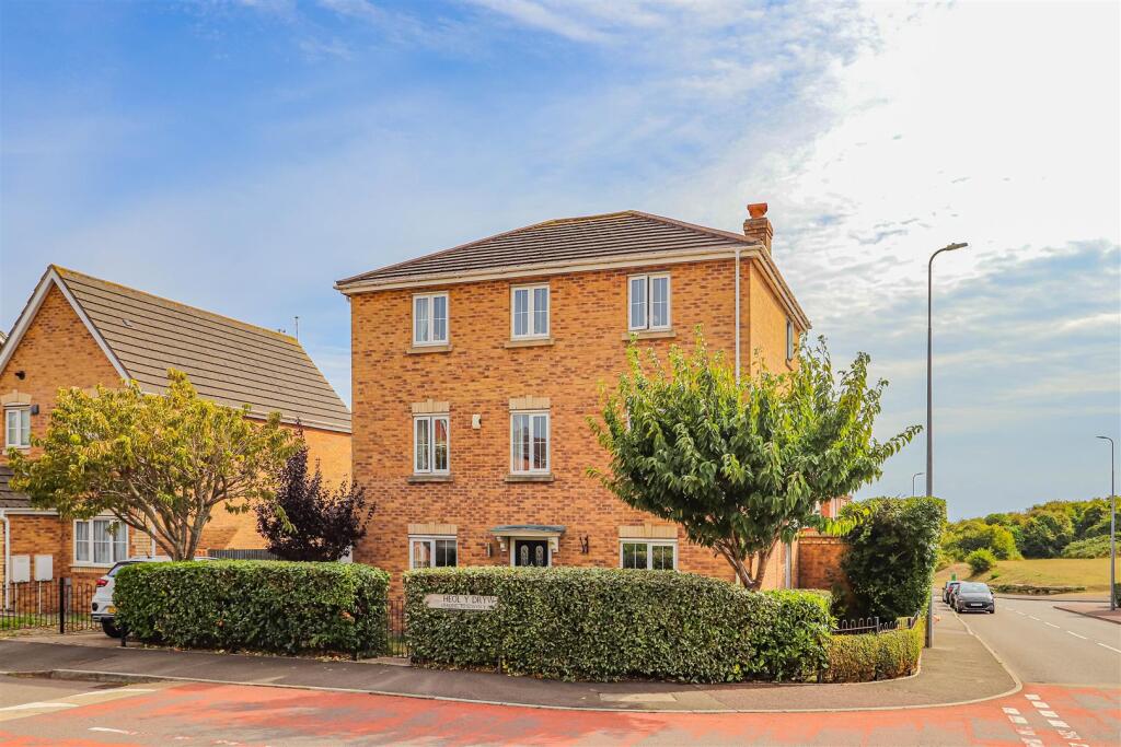 Main image of property: Heol Y Dryw, Rhoose