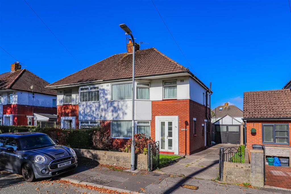 Main image of property: Port Road West, Barry