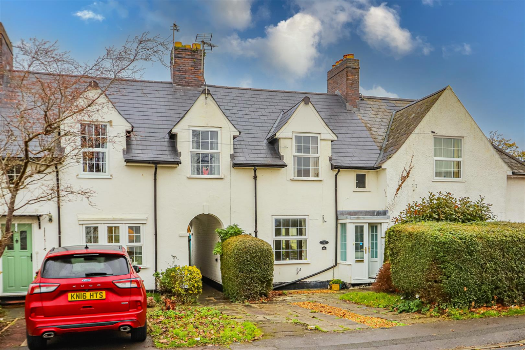 Main image of property: Westward Rise, Barry