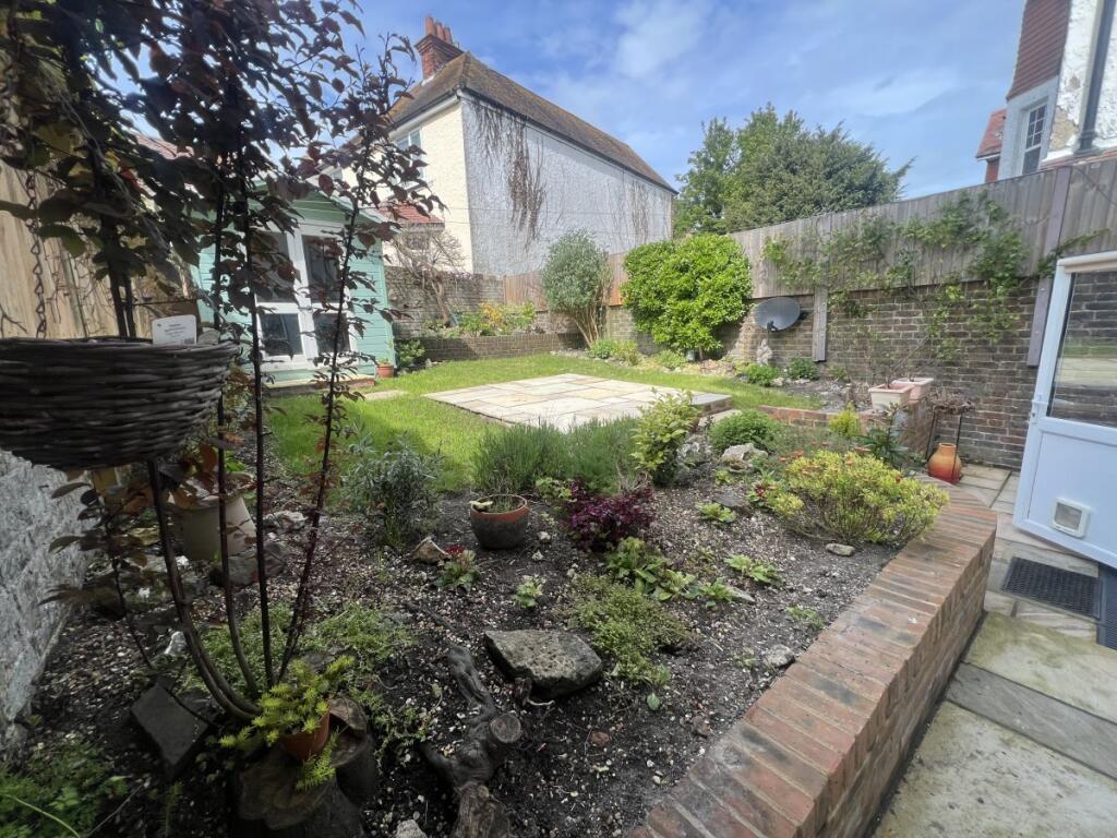 Main image of property: 16 Meads Street, Meads
