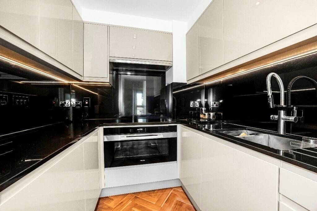 Main image of property: Fairmont Avenue, London, E14