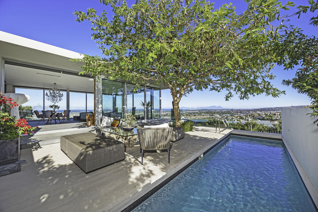 Main image of property: South Africa, Western Cape, Dennegeur