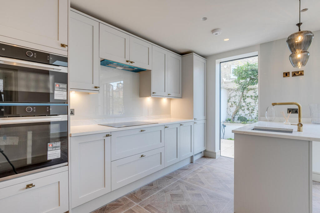 Main image of property: Fulham Park Gardens, London