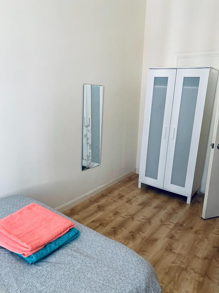 Main image of property: Double Room - 3 bed flat Green Lanes, London, N4