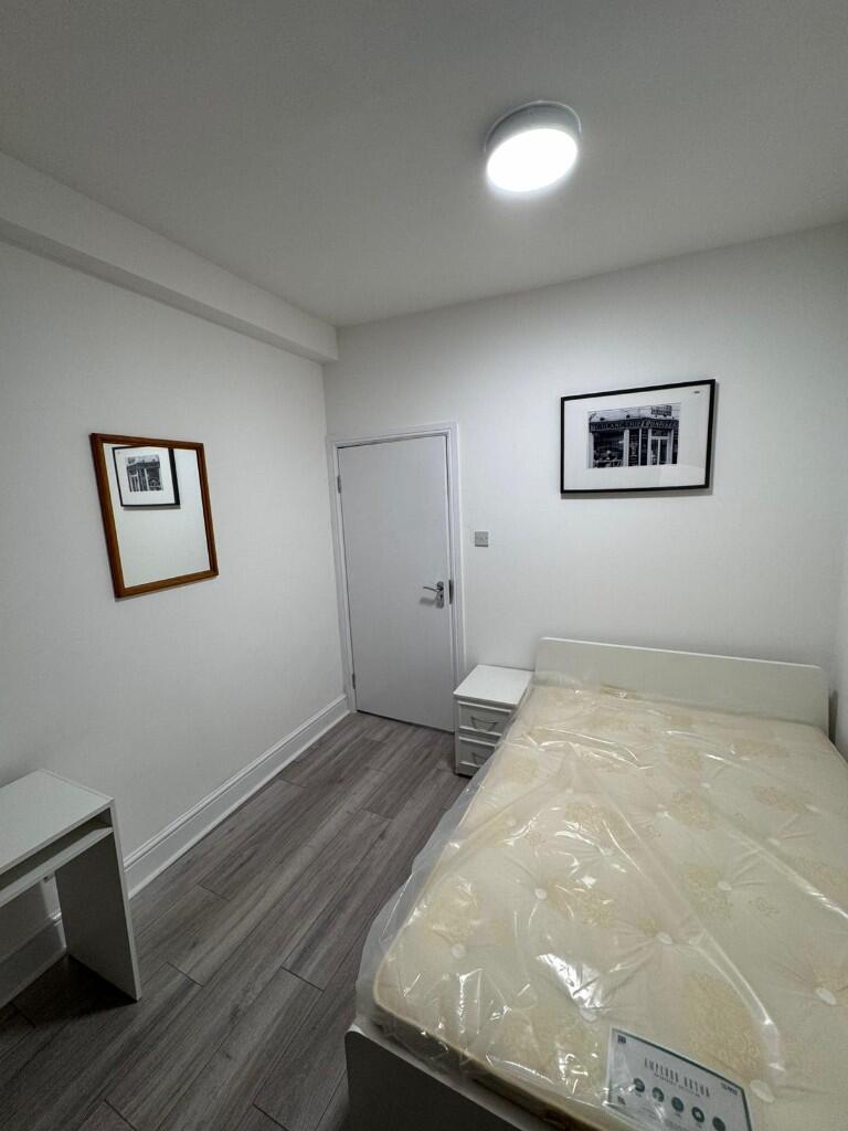 Main image of property: Double Room In Recently Refurbished Flat Grand Parade, Green Lanes, London, N4