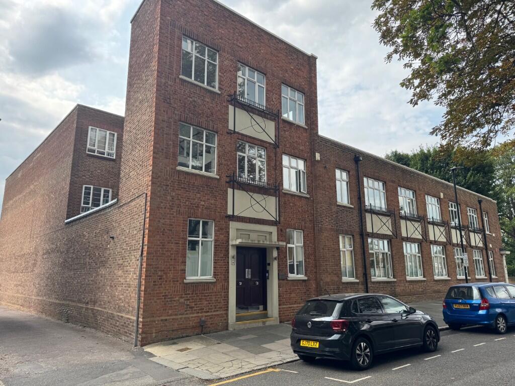 Main image of property: 2nd Floor, 94 Silver Street, London, EN1