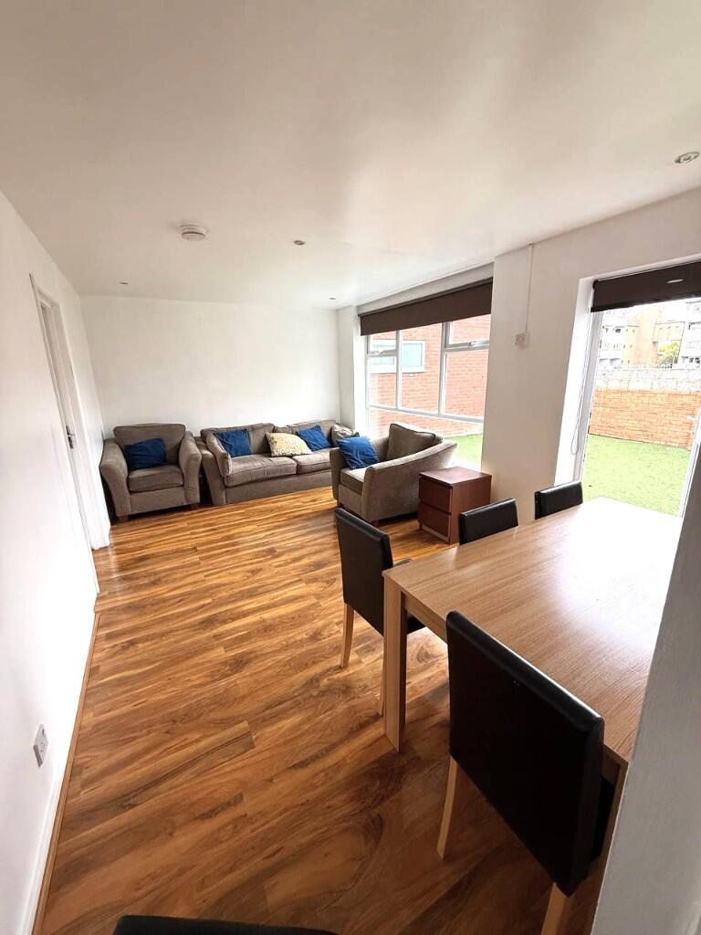 Main image of property: Limes Avenue, Chigwell, Essex, IG7