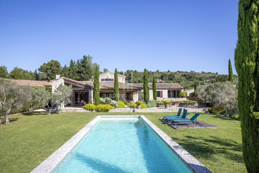 Main image of property: Provence-Alps-Cote d`Azur, Bouches-du-Rhône, Paradou