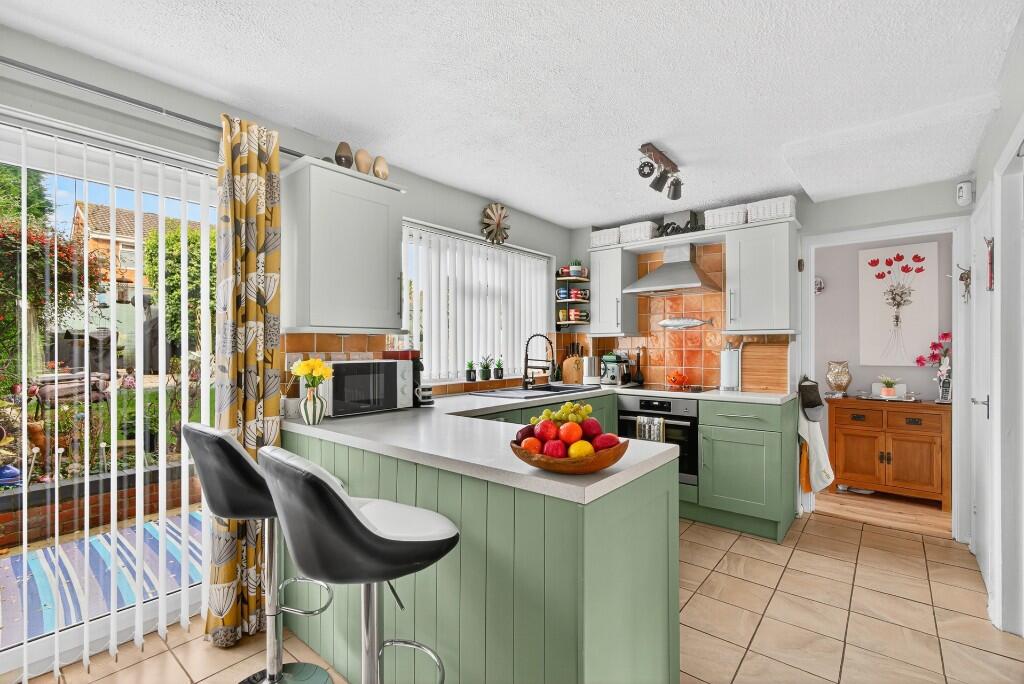 Main image of property: Ventnor Gardens, Luton, Bedfordshire, LU3