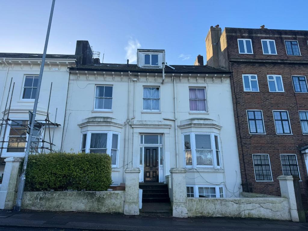 Main image of property: 20 Buckingham Place, Brighton, East Sussex, BN1 3PJ