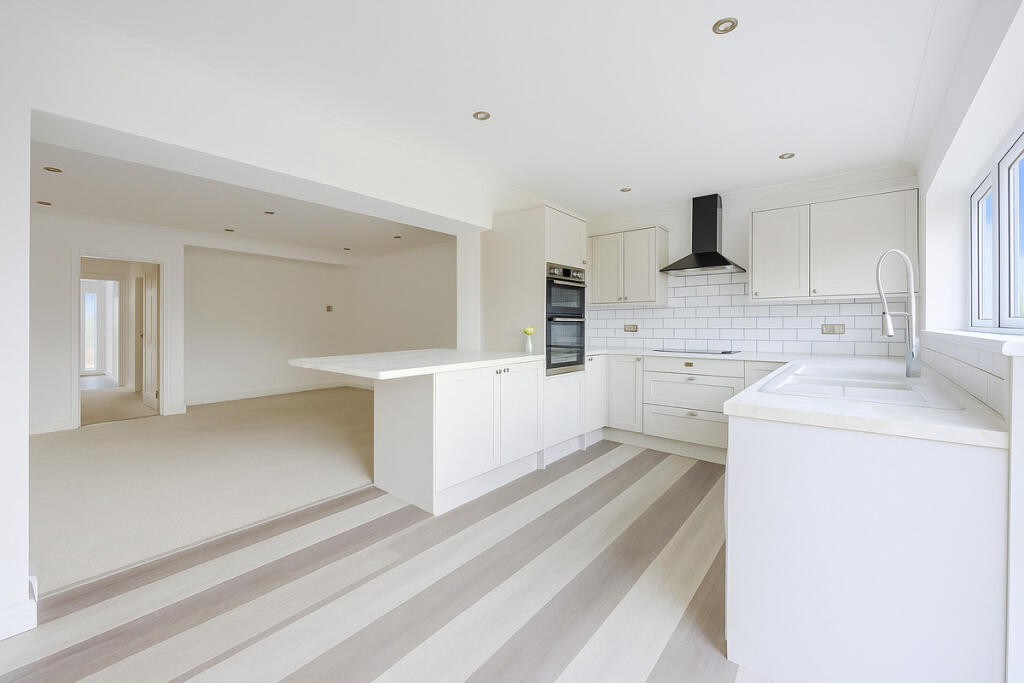 Main image of property: Bellhouse Road, Leigh-on-sea, SS9 5