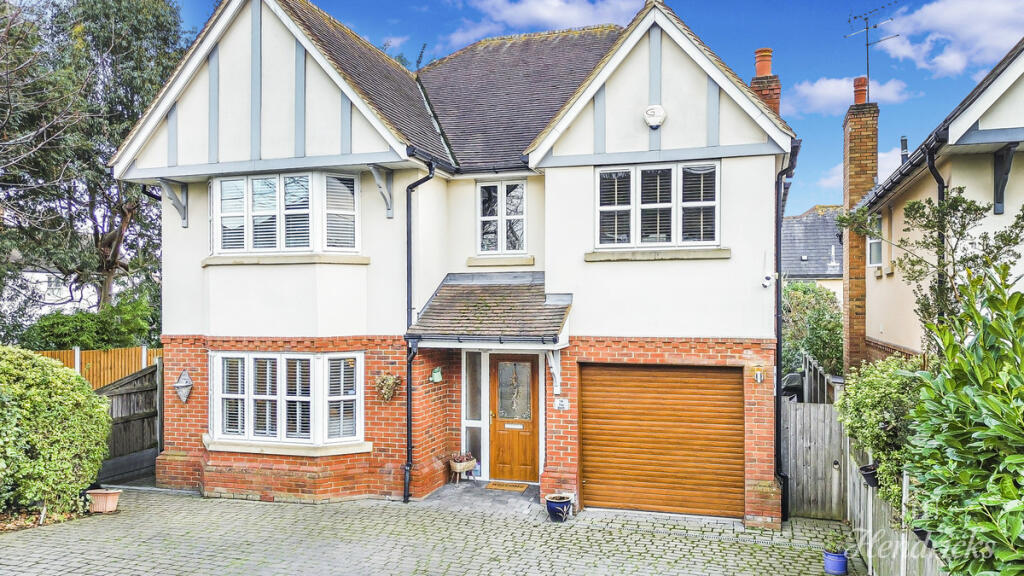 Main image of property: White House Chase, Rayleigh, SS6 7