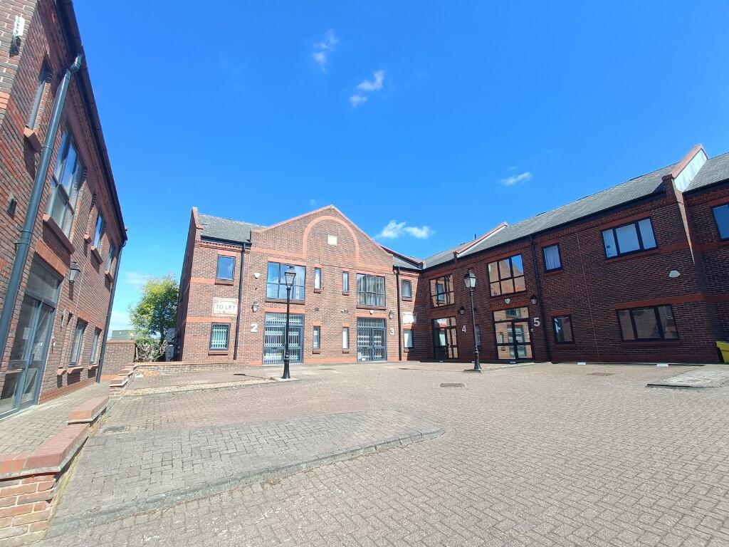 Main image of property: 3 Hill Court, Turnpike Close, Grantham, Lincolnshire, NG31 7XY