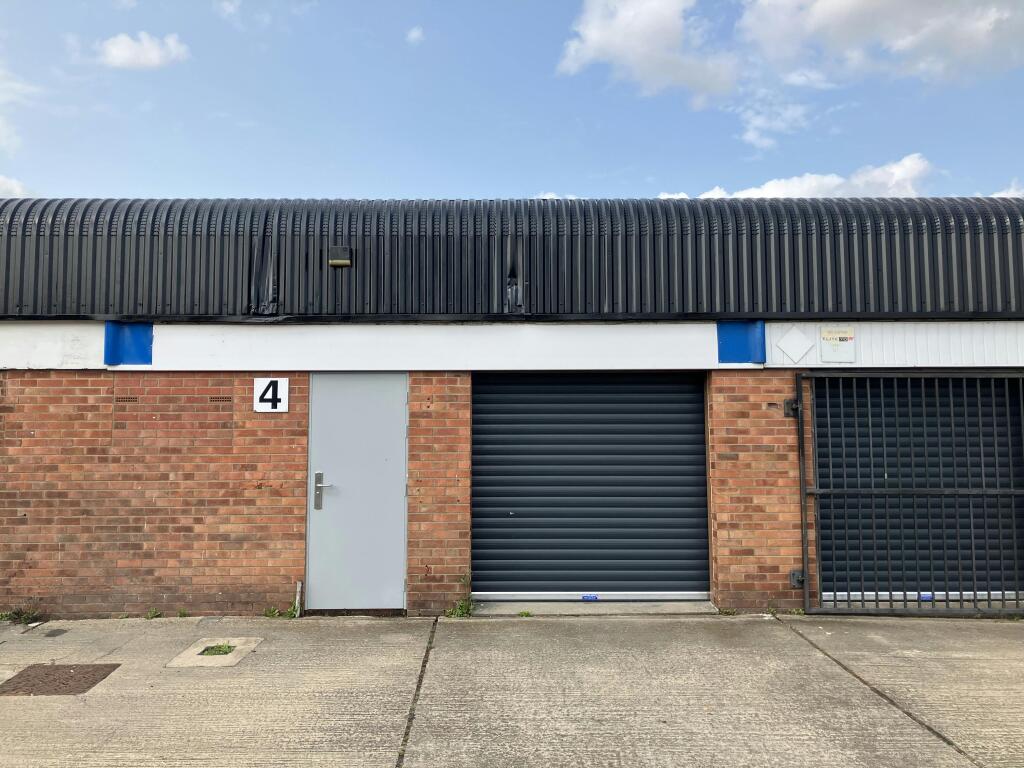 Main image of property: Unit 4 New Clee Industrial Estate, Grimsby, 4 New Clee Industrial Estate, Spencer Street, Grimsby, DN31 3AA