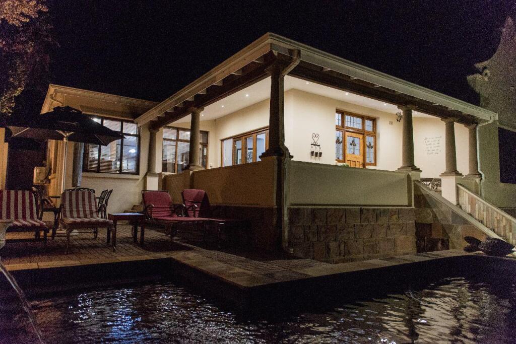 Main image of property: South Africa, Western Cape, Linkside