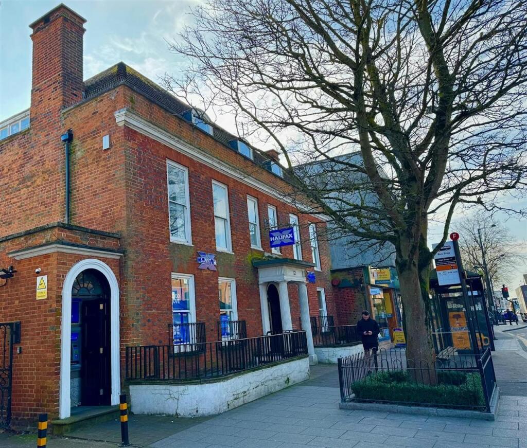 Main image of property: 12 High Street, Brentwood, CM14 4AE