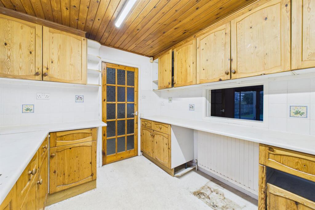 FAMILY HOME \| BIG PLOT \| PLANNING GRANTED image 5