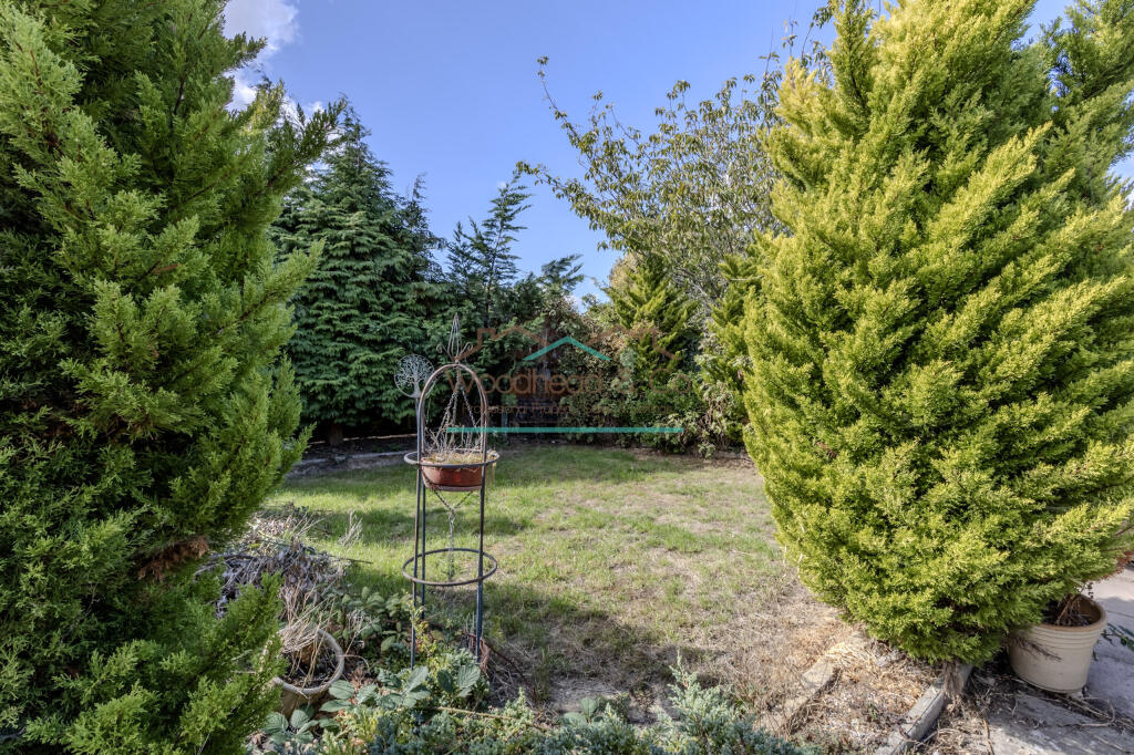 Main image of property: Finedon Road, Irthlingbrough