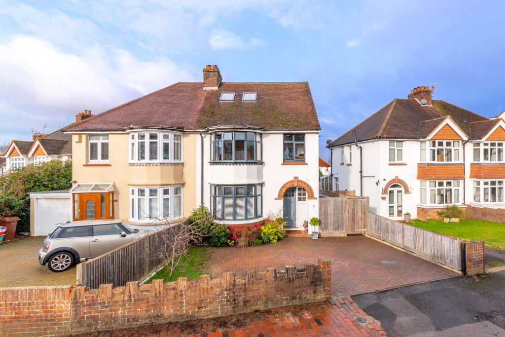 Main image of property: Ravenswood Avenue, Tunbridge Wells, TN2 3SG