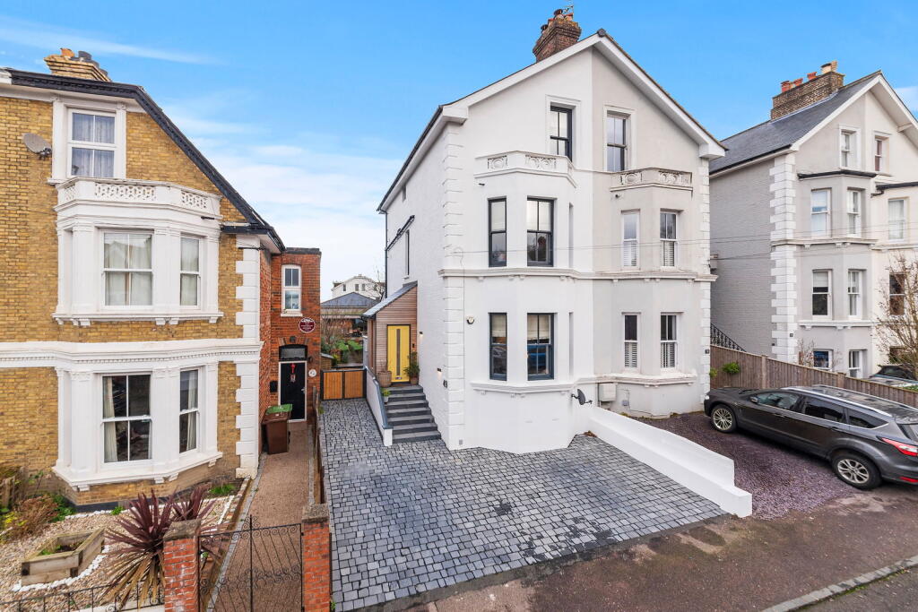 Main image of property: Stone Street, Tunbridge Wells, TN1 2QU