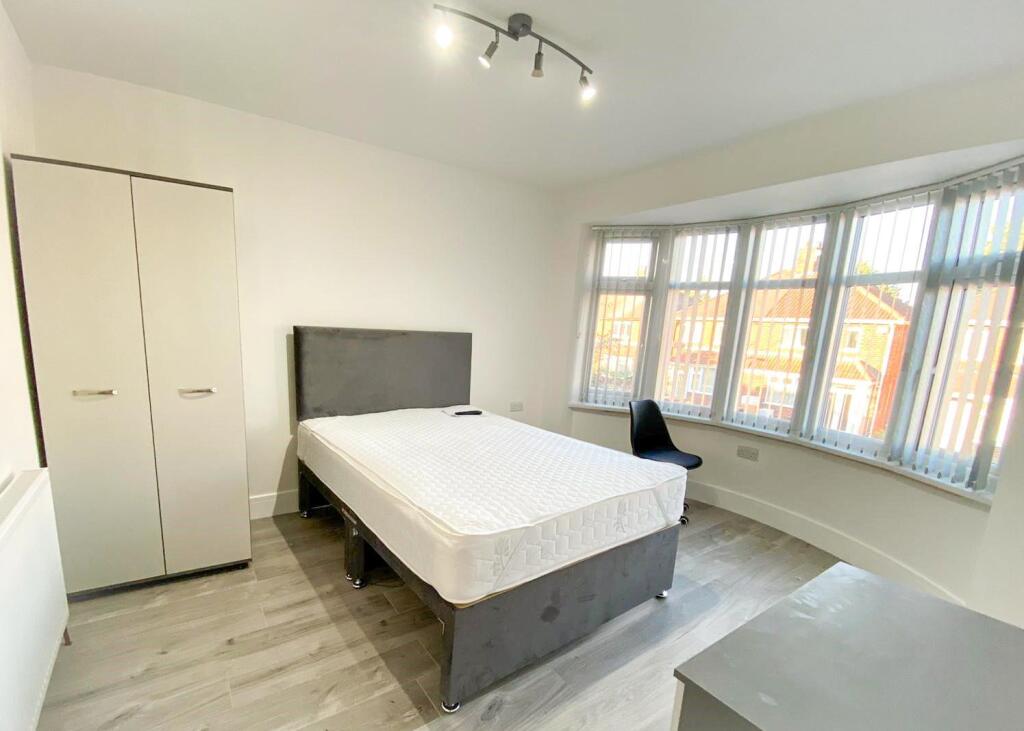 Main image of property: Warwick Avenue, Beeston