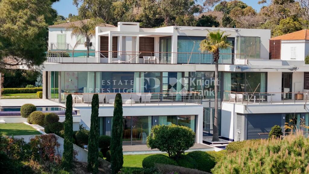Main image of property: Provence-Alps-Cote d`Azur, Alpes-Maritimes, St-Jean-Cap-Ferrat