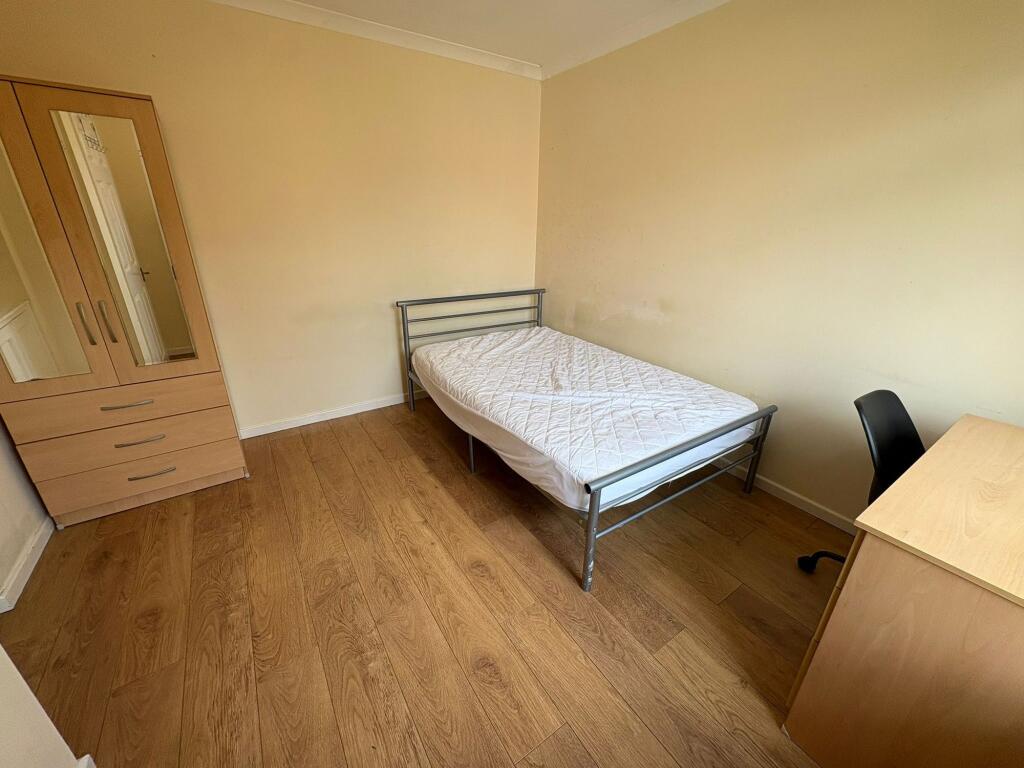 Main image of property: 28 Freshfield Close, Norwich, NR5