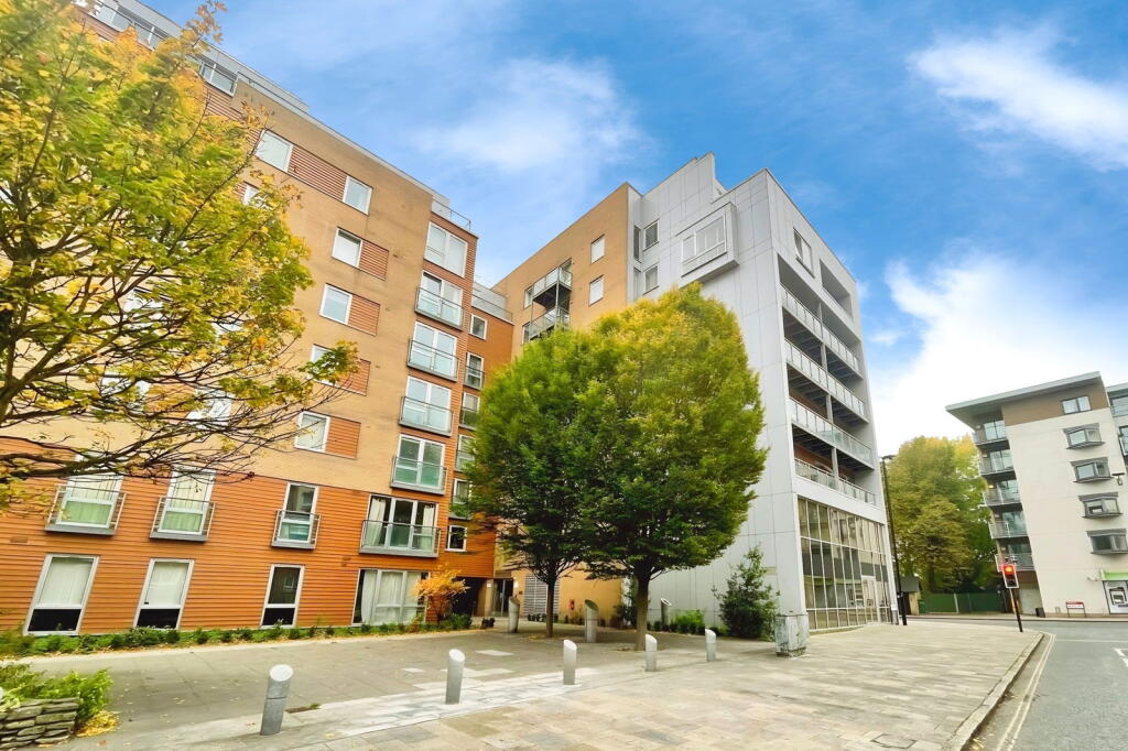 Main image of property: High Street, Southampton, SO14 2NW