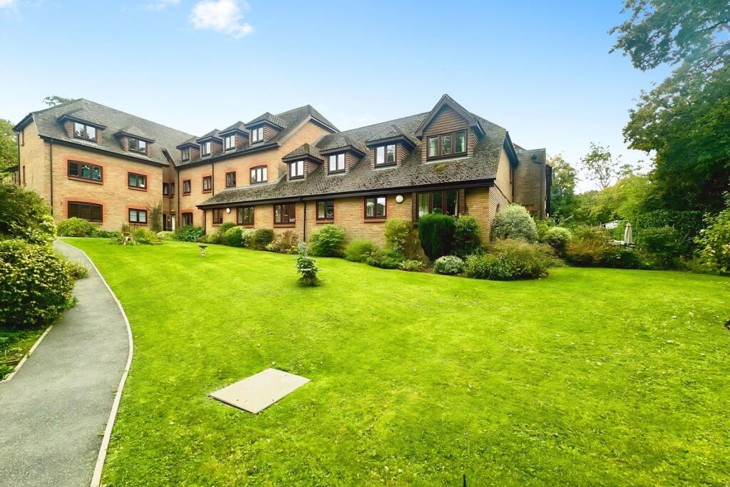 Main image of property: Langdown Lawn, Hythe, Southampton, SO45 5BT