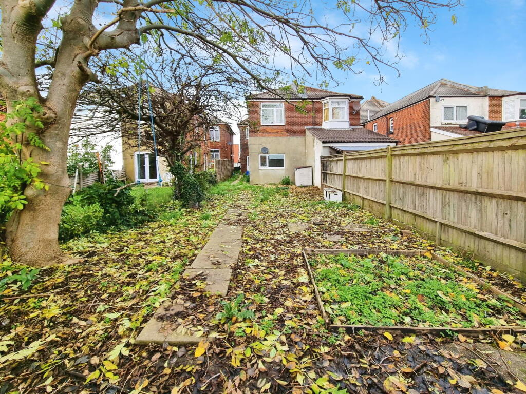 Main image of property: Bitterne Road West, Southampton, SO18 1AP