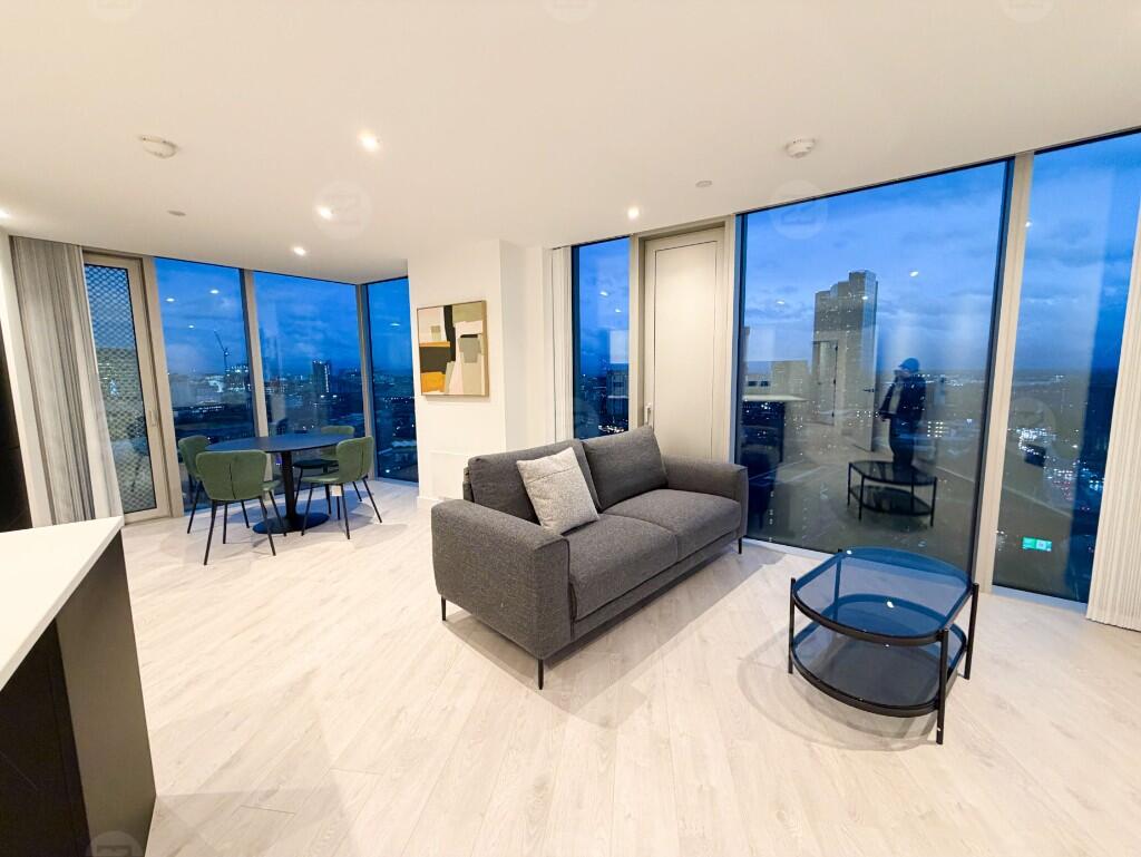 Main image of property: Corner Apartment, 18th Floor, Vista River Gardens, Trinity Way, Manchester, Greater Manchester, M3