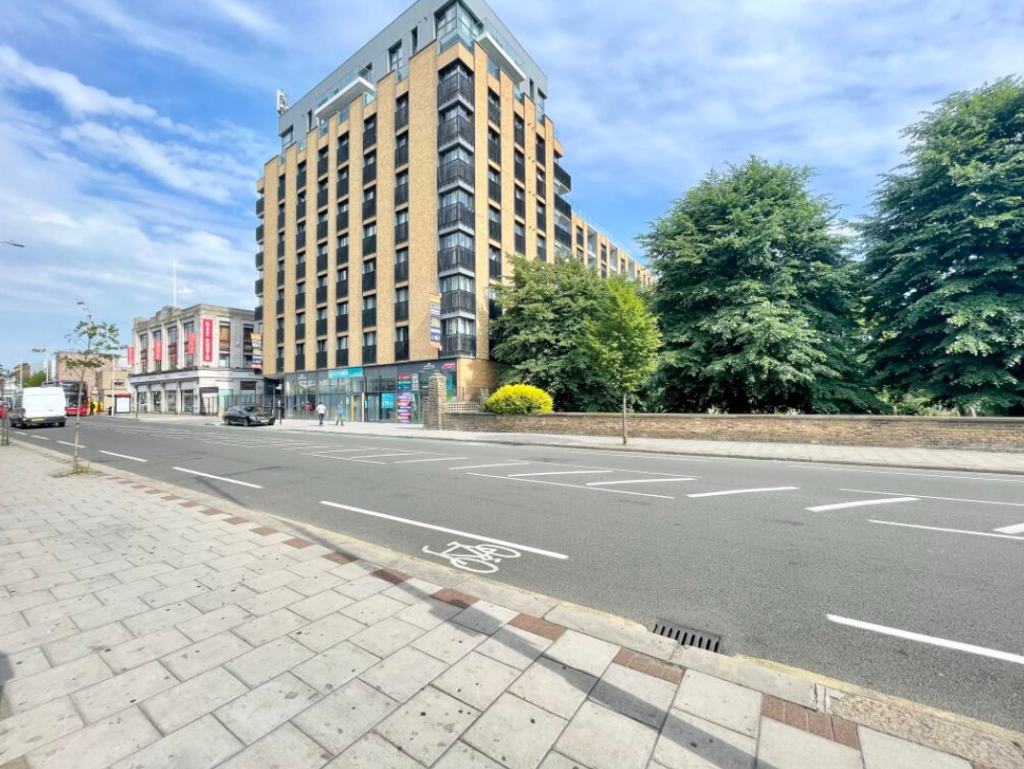 Main image of property: High Road, Ilford, London, IG1