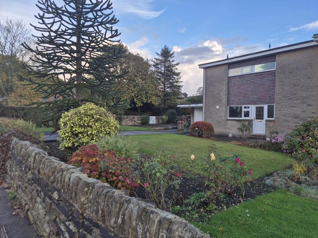 Main image of property: Newholme, Hood Green Road, Barnsley, S75 3EU