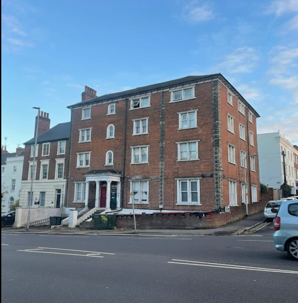 Main image of property: Flat 11, 127 Castle Hill, Reading, Berkshire RG1 7SY