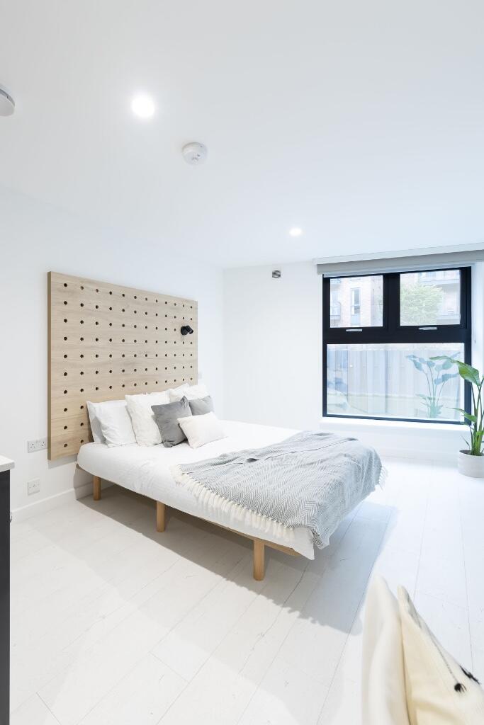 Main image of property: Commercial Road, London, E14