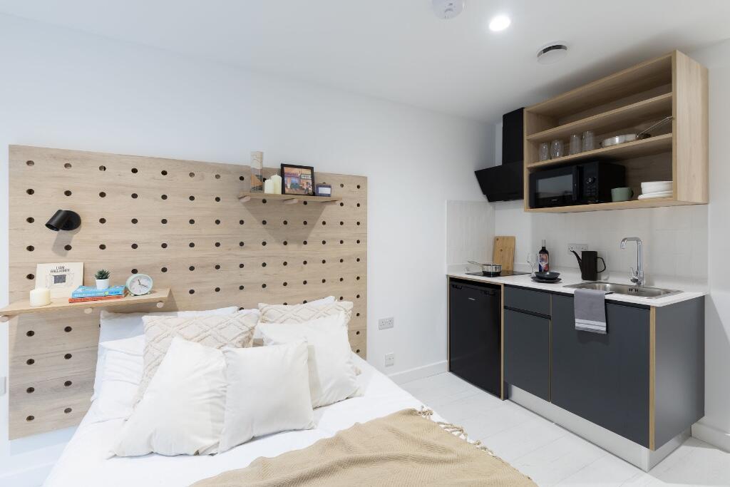 Main image of property: Commercial Road, London, E14