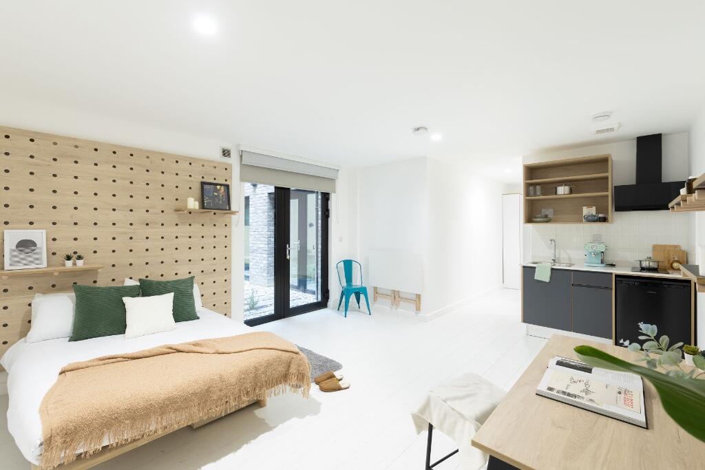 Main image of property: Commercial Road, London, E14