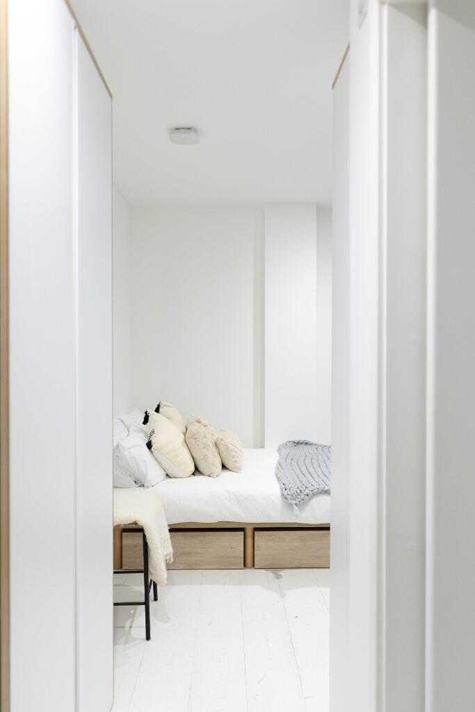 Main image of property: Commercial Road, London, E14