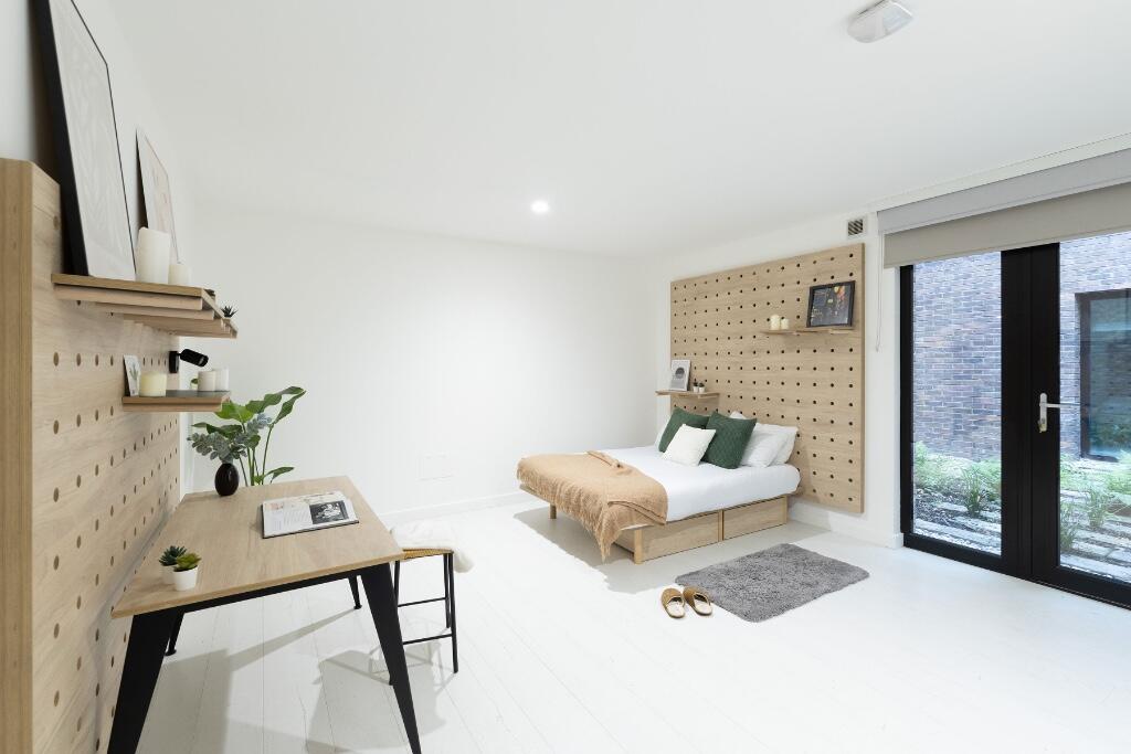 Main image of property: Commercial Road, London, E14