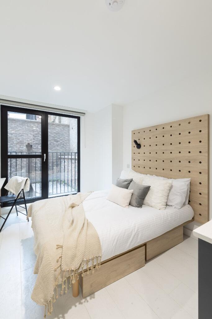 Main image of property: Commercial Road, London, E14