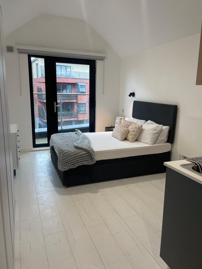 Main image of property: Commercial Road, London, E14