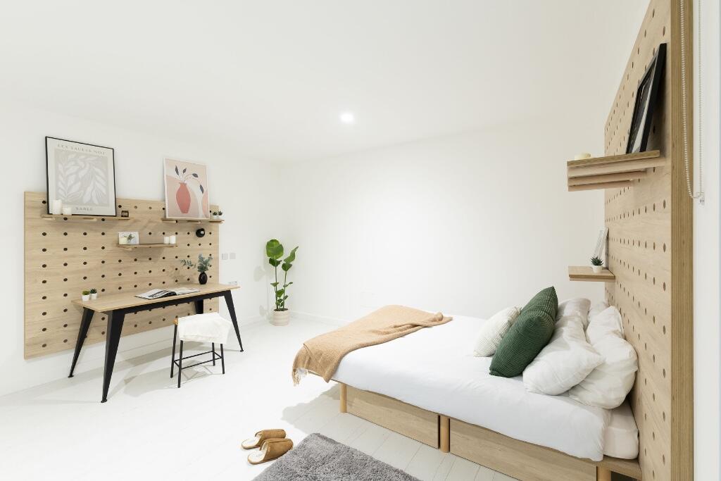 Main image of property: Commercial Road, London, E14