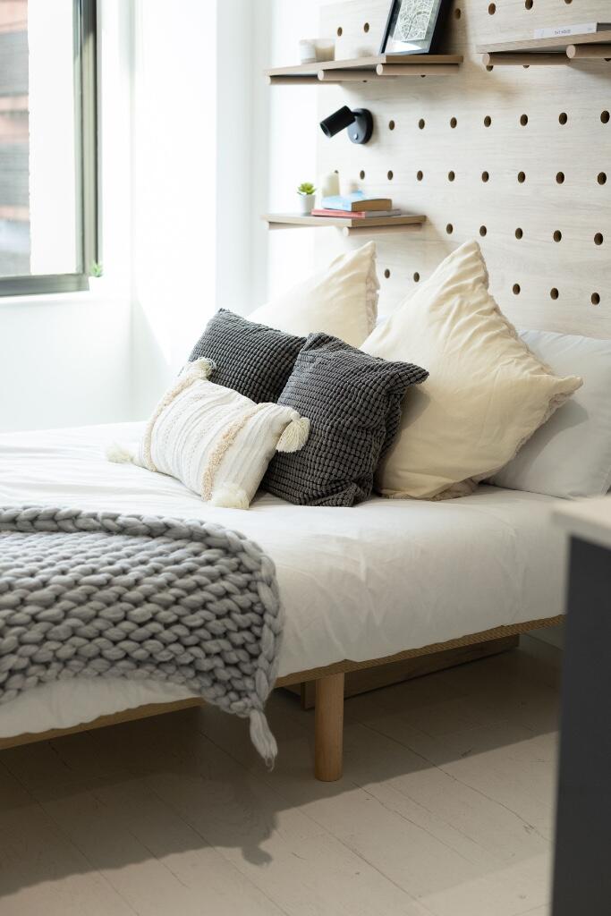 Main image of property: Commercial Road, London, E14